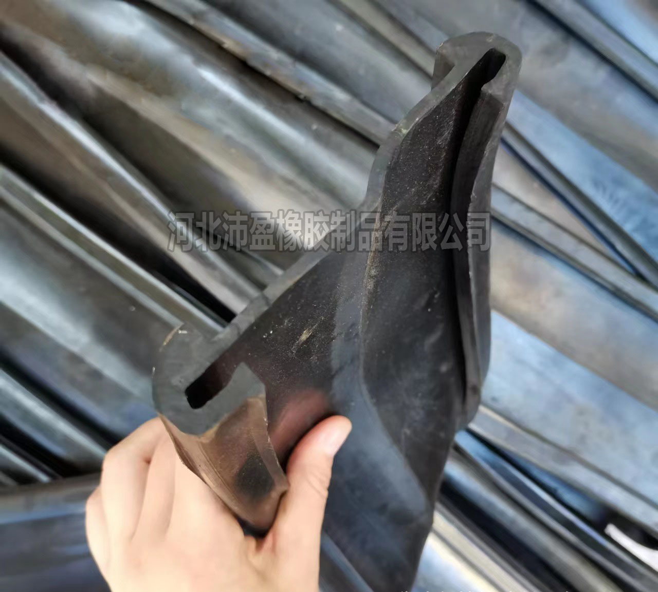 鸟型止水带